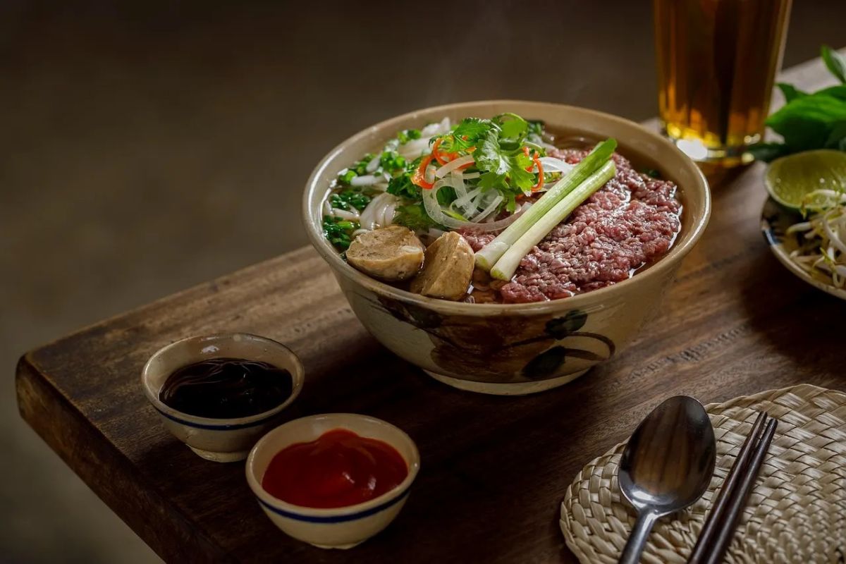 Genießen Sie authentische vietnamesische Köstlichkeiten.